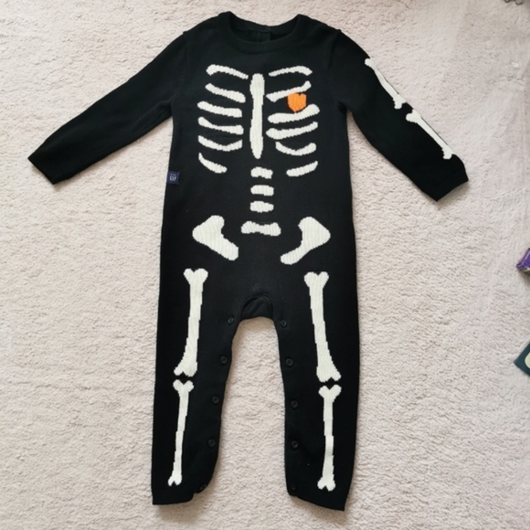 2/25 GAP skeleton knit onesieGAP - Picture 8 of 9